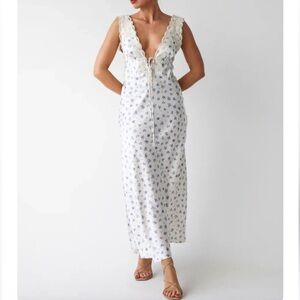 🆕 bluebell floral Venice Maxi Dress .